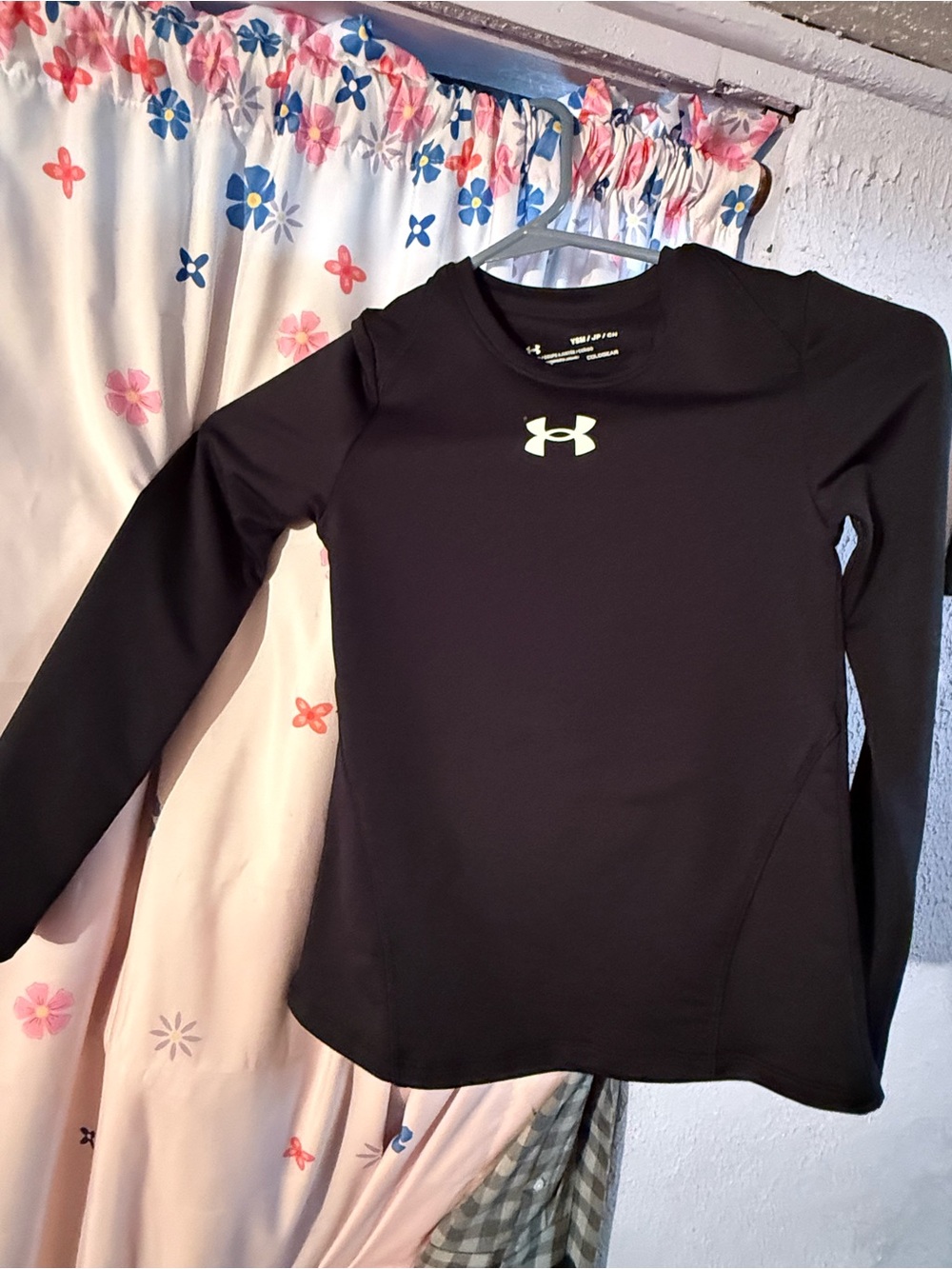 Under Armour Black Long-Sleeve Crew Performance Tee